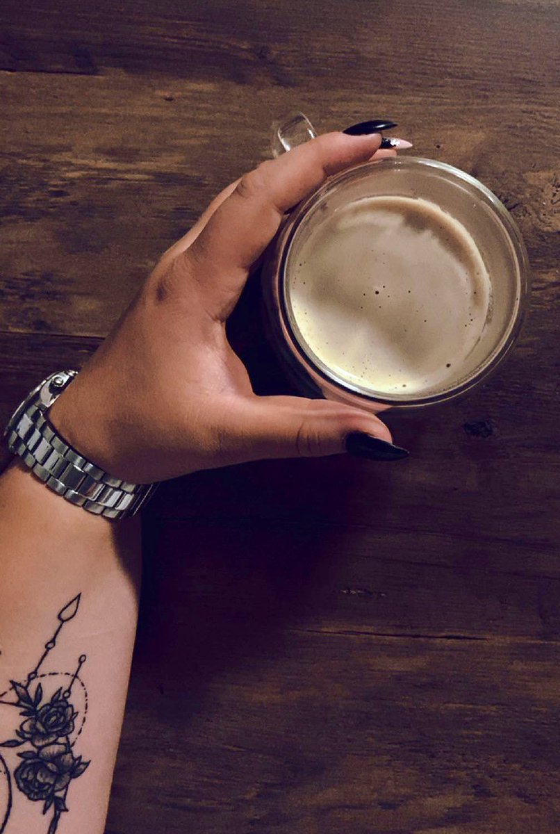 Ein Kaffeetweet. 
Guten Morgen! 🖤