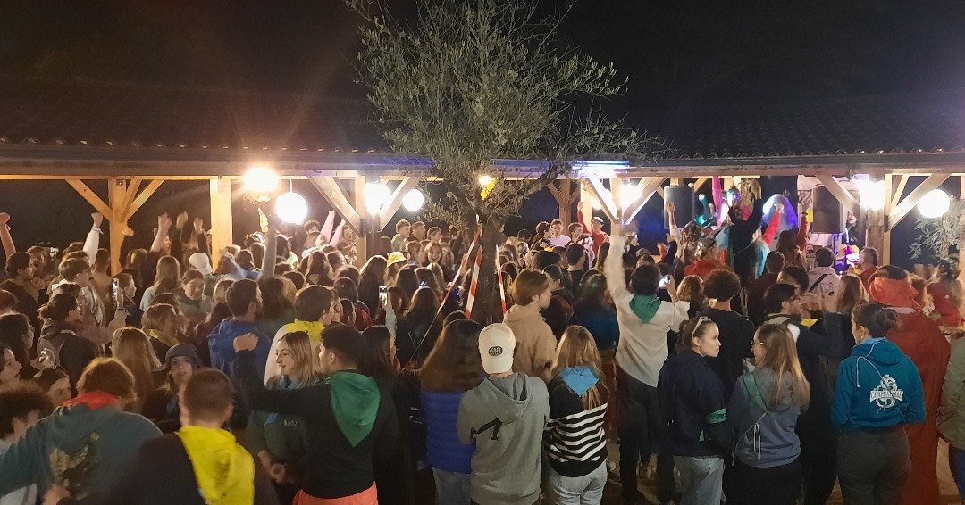 Quelle ambiance de folie avec cette équipe à Lou Castel. Ca bouge en septembre !!😁👍

@aept_pharmacie_toulouse
@lanochevoyage
#wei #integration #pharmacie #etudiants