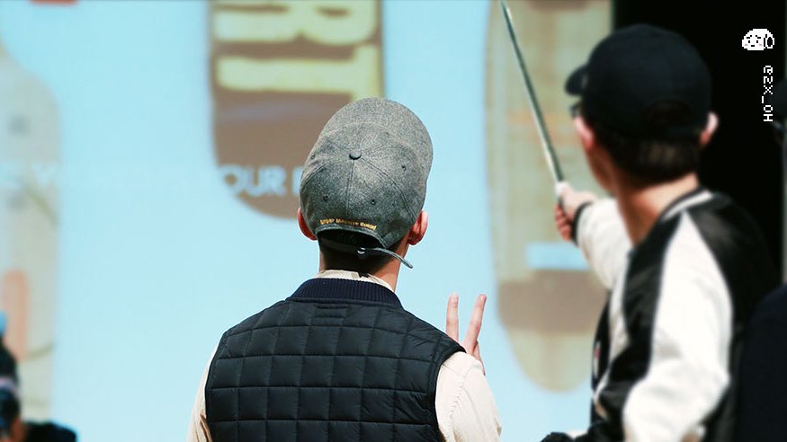 mostlychansoo's tweet photo. OP gave a rose to Kyungsoo during Cream Soda fansign and said that Soo took a selca with Chanyeol while holding the flower. How many selfies are these two keeping in their galleries which they don't want to share with us😭 https://t.co/UFLT06GMRN