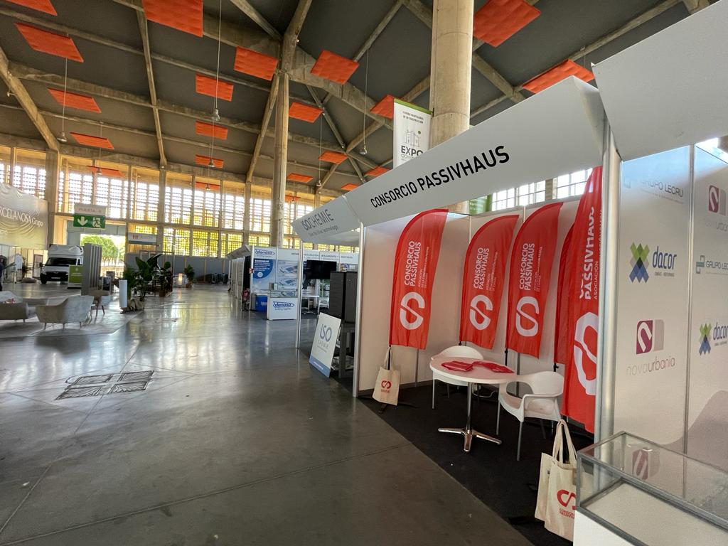 ConPassivHaus's tweet photo. 📢Durante estos días tendrá lugar la III edición de @expo_construye, la feria profesional de #construcción más importante de #Andalucía en #IFECA.
👉🏼 Encuéntranos en el stand 03A.
Consigue tu acreditación en el siguiente enlace: https://t.co/nyMkK20req
#CONSTRUPÍA @Ifecajerez https://t.co/z54I4A4vZv