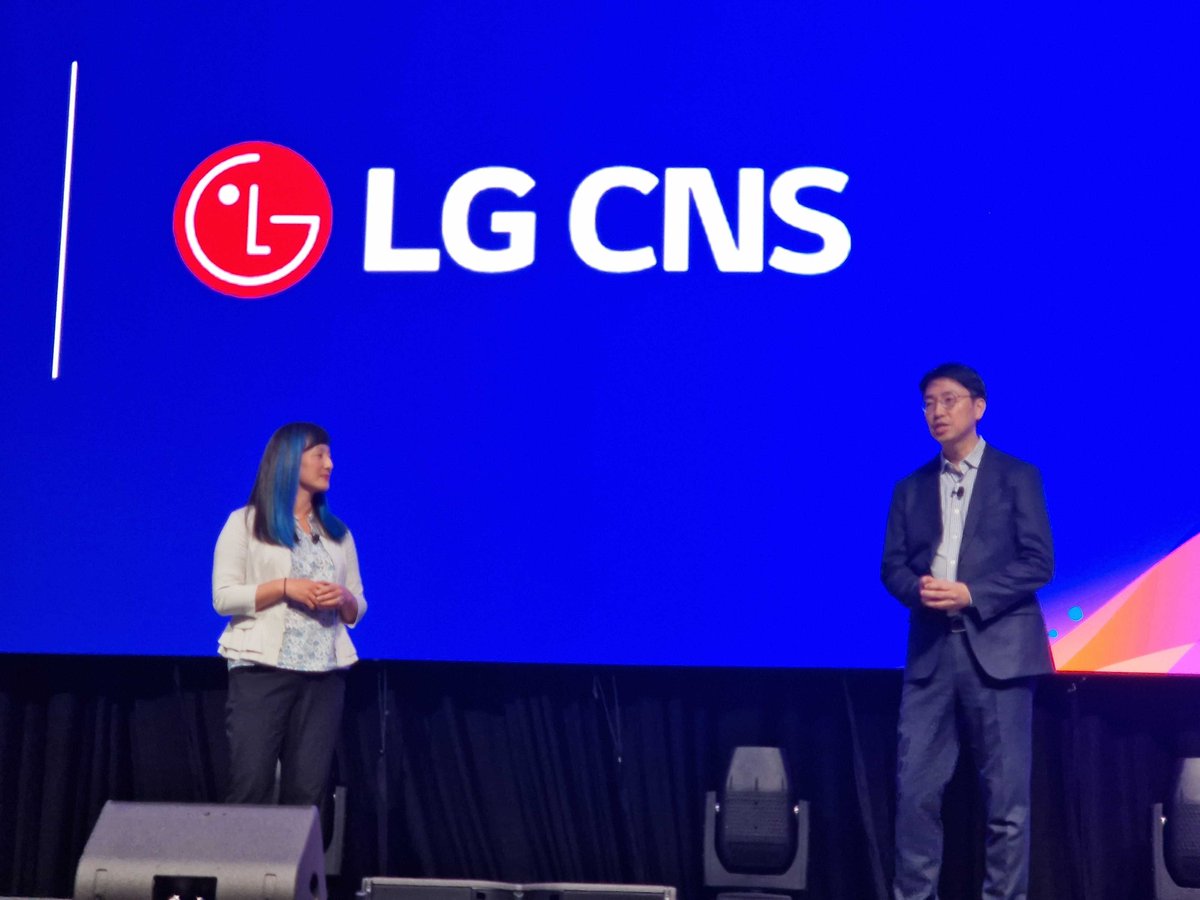 BettyJunod's tweet photo. HUGE thanks to Eddie Jang from #LGCNS for sharing their story of their big data platform built with #VMwareCloudFoundation #Greenplum #VMwareAria and #CloudHealth https://t.co/FLyjxeVTgh