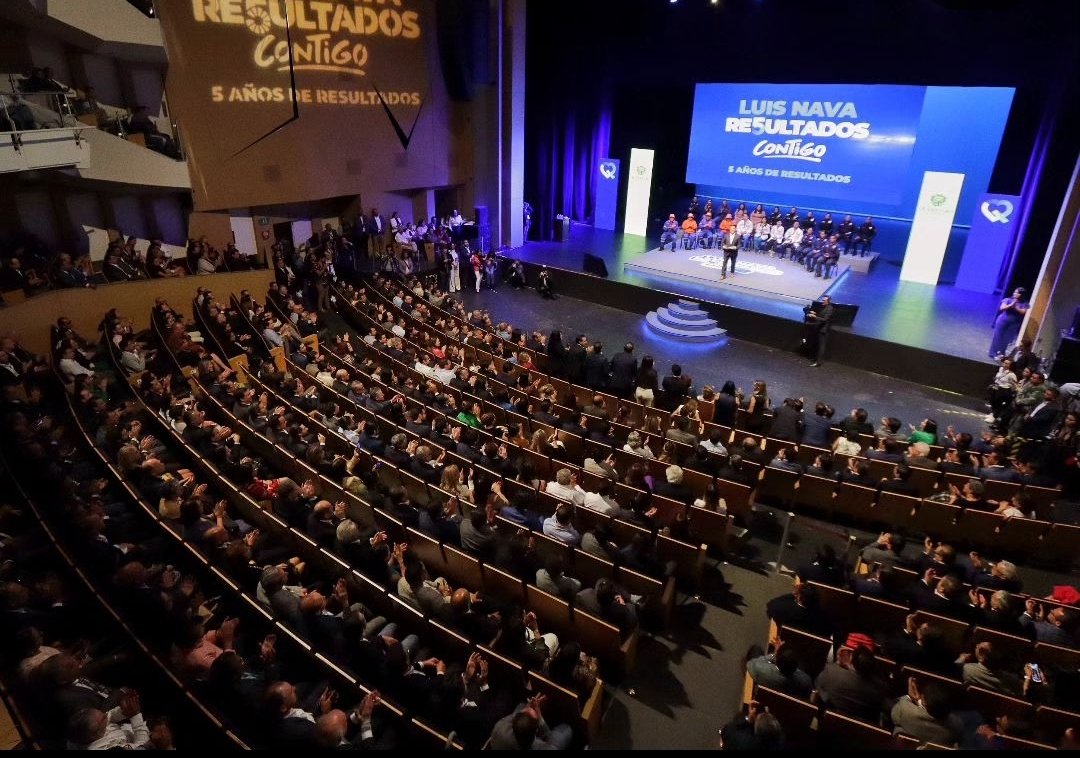LisSalasQro's tweet photo. Un saludo a todos a aquellos que hacen posible que a Querétaro lleguen las noticias no solo de primera mano, sino de la mejor manera. #5toInforme #ResultadosContigo #Atusordenes #LisSalas 😊 https://t.co/X26U0lPzwg