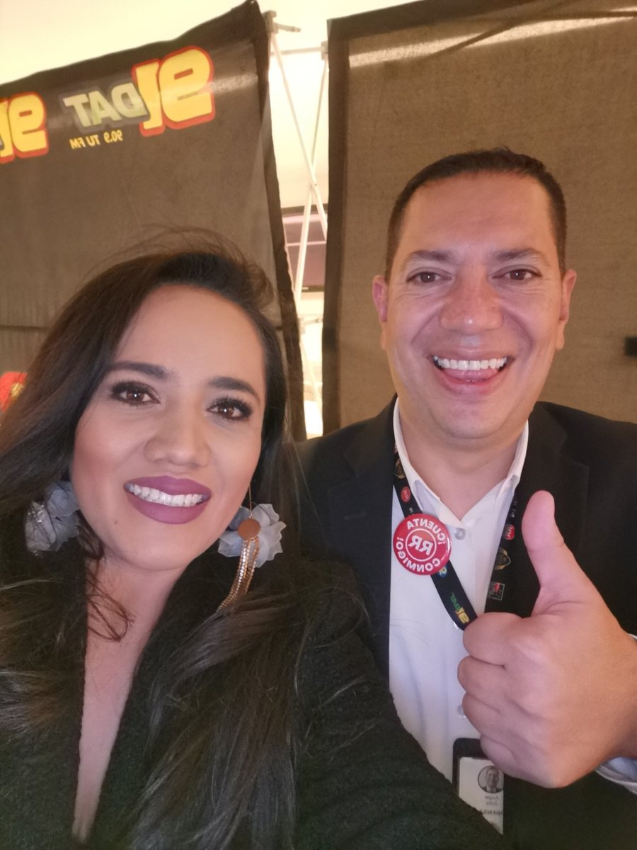 LisSalasQro's tweet photo. Un saludo a todos a aquellos que hacen posible que a Querétaro lleguen las noticias no solo de primera mano, sino de la mejor manera. #5toInforme #ResultadosContigo #Atusordenes #LisSalas 😊 https://t.co/X26U0lPzwg