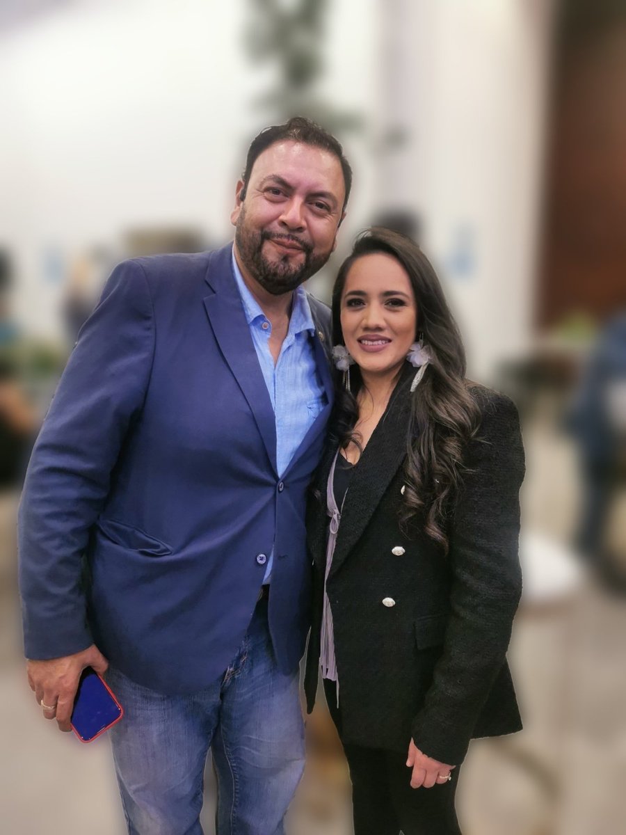 LisSalasQro's tweet photo. Un saludo a todos a aquellos que hacen posible que a Querétaro lleguen las noticias no solo de primera mano, sino de la mejor manera. #5toInforme #ResultadosContigo #Atusordenes #LisSalas 😊 https://t.co/X26U0lPzwg