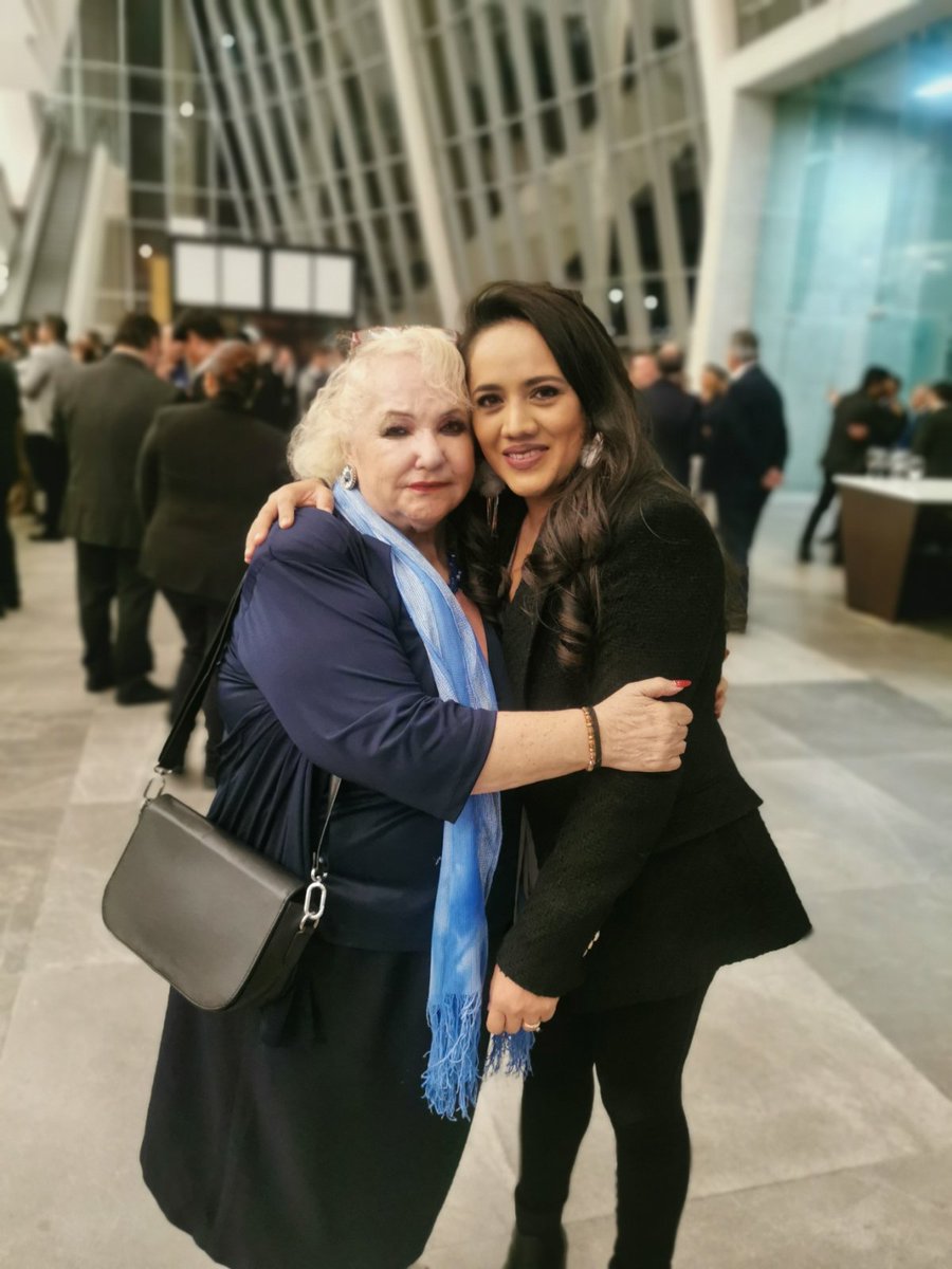 LisSalasQro's tweet photo. Un saludo a todos a aquellos que hacen posible que a Querétaro lleguen las noticias no solo de primera mano, sino de la mejor manera. #5toInforme #ResultadosContigo #Atusordenes #LisSalas 😊 https://t.co/X26U0lPzwg