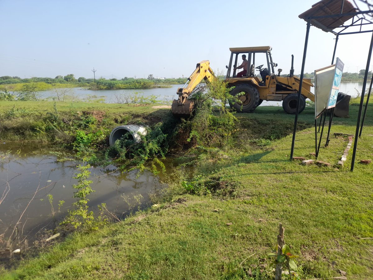 cbnasirabad's tweet photo. 27.09.2023 - Special Cleanliness drive at Phoolsagar Lake under Swachhta Hi Seva 2023   #SHS2023 #GarbageFreeIndia #SpecialCampaign3 #SwachhataHiSeva

@DefenceMinIndia
@AjaybhattBJP4UK
@SpokespersonMoD
@DefencePROPalam
@DARPG_GoI
@adgcantts_dgde
@sonamley
@PddeScPune https://t.co/NXTe5xjcul