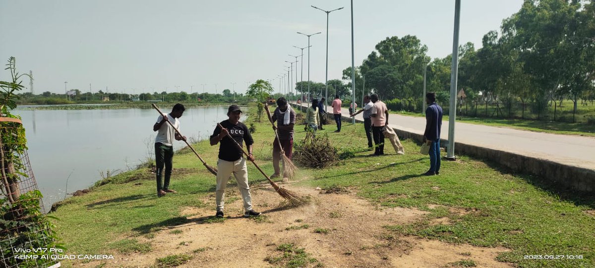 cbnasirabad's tweet photo. 27.09.2023 - Special Cleanliness drive at Phoolsagar Lake under Swachhta Hi Seva 2023   #SHS2023 #GarbageFreeIndia #SpecialCampaign3 #SwachhataHiSeva

@DefenceMinIndia
@AjaybhattBJP4UK
@SpokespersonMoD
@DefencePROPalam
@DARPG_GoI
@adgcantts_dgde
@sonamley
@PddeScPune https://t.co/NXTe5xjcul