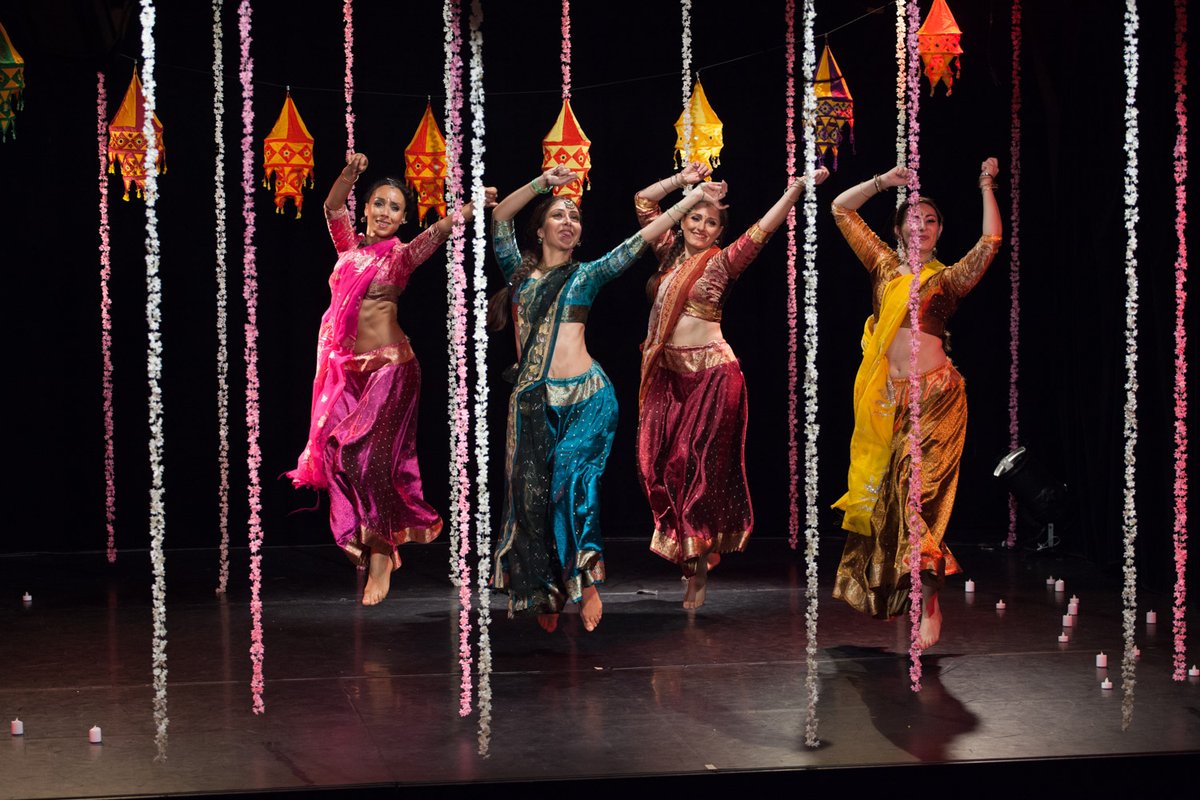 quaibranly's tweet photo. UNE SAISON EN INDE !

Cet automne, on vous emmène en Inde à la découverte de Bollywood 🇮🇳 !
Ateliers danse, rencontres, spectacles, projections, DJ set... Découvrez toute la programmation autour de l'#ExpoBollywood ! 💃
Plus d'informations 👉 https://t.co/aQI7WfINmX https://t.co/6lSNrVtBS3