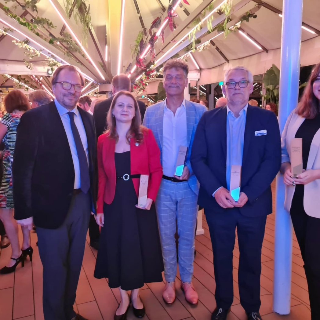 ligiadeca's tweet photo. Honored and humbled to receive the EAIE Vision and Leadership Award last night, in Rotterdam. Thank you for the trust and I promise to continue pursuing values like excellence, inclusion, international openess and sustainability in educational policies! #EAIE2023 https://t.co/YAoXfGKxbp
