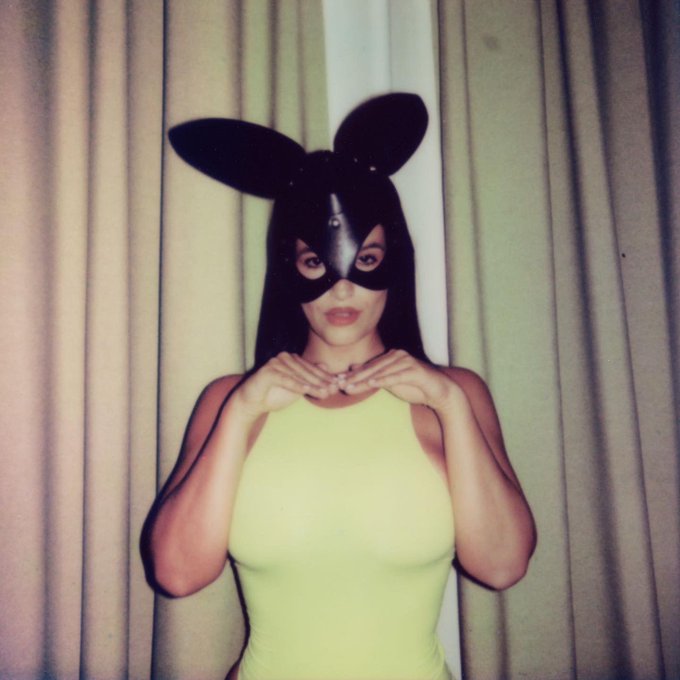 🐇 https://t.co/7n74FxKYfm 💛 https://t.co/2diuVSef0P