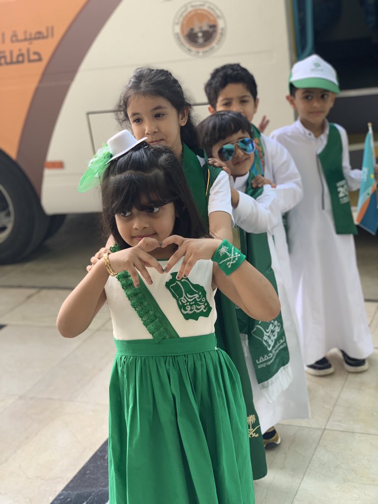 amaalkids's tweet photo. صور من زيارة أطفال روضة الآمال الأهلية  إلى مدير عام الخدمات المساندة بالهيئة الملكية بينبع بمناسبة اليوم الوطني السعودي ٩٣ حيث تحدث الأطفال عن المشاريع التطويرية لبلادنا الحبيبة 🇸🇦🤍🇸🇦 https://t.co/94oaUaf1Yk