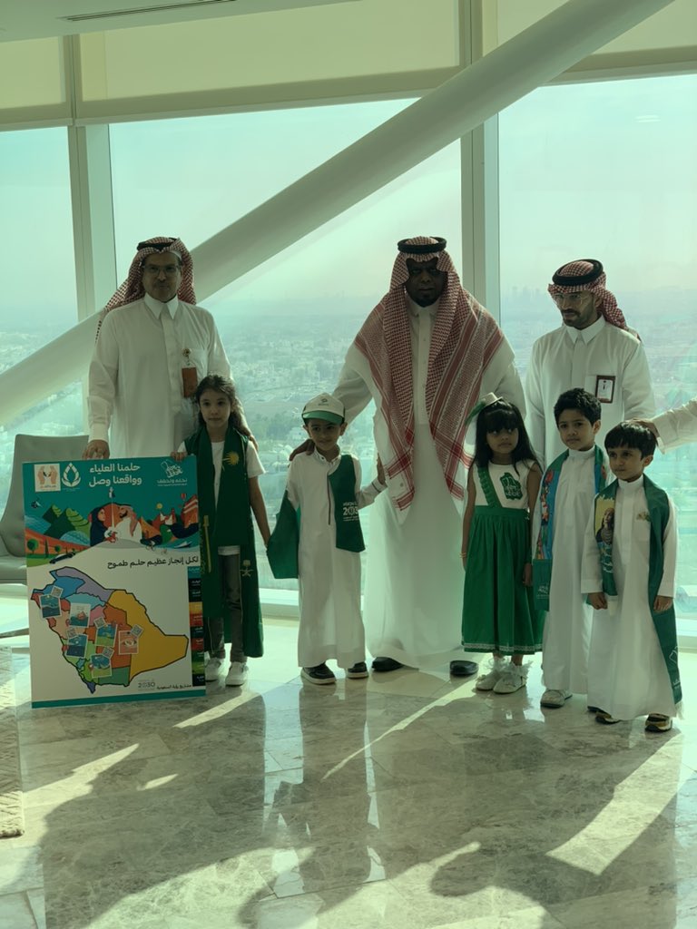 amaalkids's tweet photo. صور من زيارة أطفال روضة الآمال الأهلية  إلى مدير عام الخدمات المساندة بالهيئة الملكية بينبع بمناسبة اليوم الوطني السعودي ٩٣ حيث تحدث الأطفال عن المشاريع التطويرية لبلادنا الحبيبة 🇸🇦🤍🇸🇦 https://t.co/94oaUaf1Yk