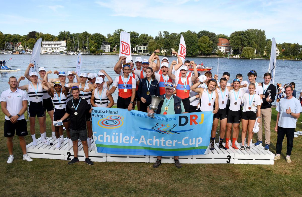 LRVBerlinRudern's tweet photo. Toller Erfolg für unsere #Sportschule im Olympiapark - Poelchau-Schule: Platz 3🥉im Schüler-Achter-Cup, der beim Bundesfinale von @JTFOJTFP in Berlin ausgetragen wurde. Wir gratulieren euch und Trainer Hagen Rothe!!!👏
#EliteschuledesSports
#Anstrengunglohntsich https://t.co/d5XD3GgzOn