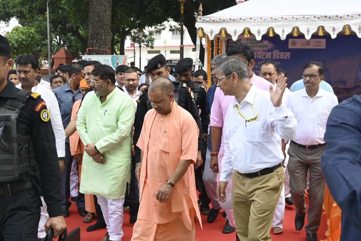 uptourismgov's tweet photo. Hon'ble CM, Shri @myogiadityanath Ji, flagged off the tourist bus of #YuvaTourismClub students and others, in #Gorakhpur, on the auspicious occasion of #WorldTourismDay, while the event observed a joyous celebration.

#WorldTourismDay2023 #UPTourism #UttarPradesh 
@MukeshMeshram https://t.co/ZbAYlCJ2ms