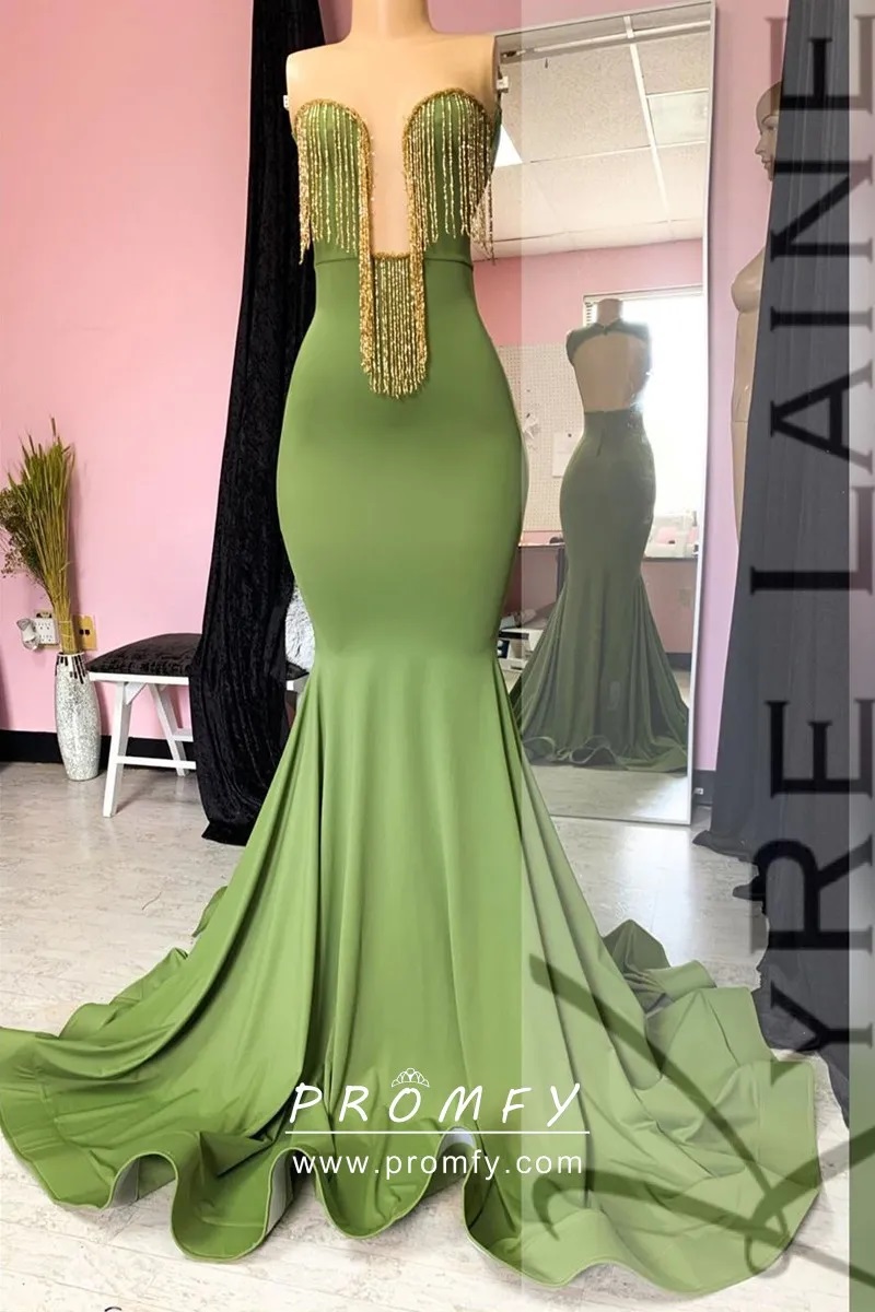 promfy_official's tweet photo. Gold Glitter Tassels Clover Green Mermaid Prom Gown
Illusion plunging neckline with gold glitter tassels decoration, clover green spandex mermaid open back prom dress with a long train.

#promfy #promdress #greenpromdress #cloverpromdress #tasseldress #uniquepromdress https://t.co/rdcNGTuPdg