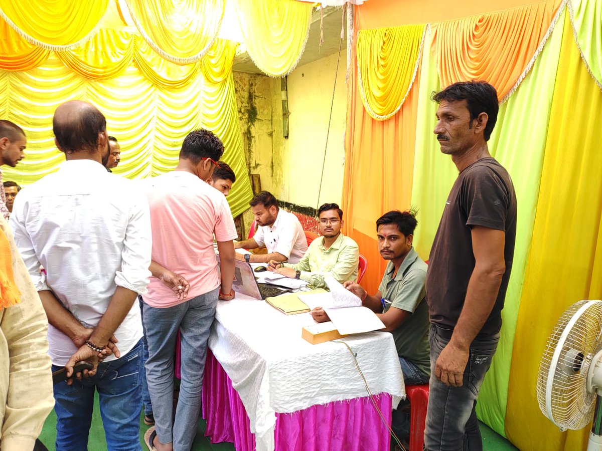 ritikstyle's tweet photo. आज दिनांक 27.09.2023 गुरसराय उपेंद्र के अंतर्गत मेंन मार्केट में बाल विद्या मंदिर में मेगा कैंप का आयोजन किया गया है। @dvvnljhansi @MDDVVNL @dvvnlhq @UPPCLLKO https://t.co/1G4fyqOxkx