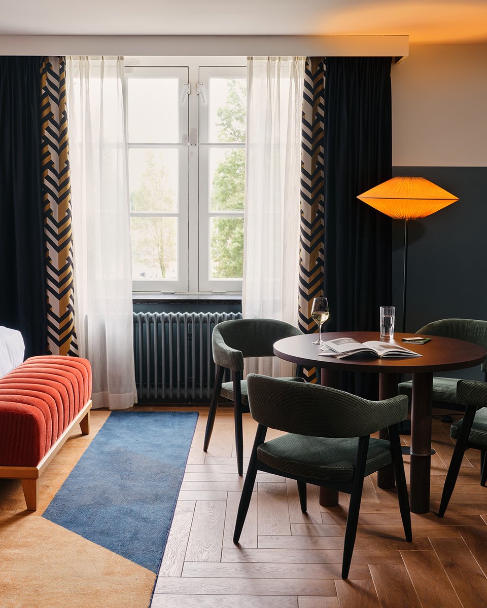 MixInteriors's tweet image. The Hoxton revitalizes a century-old landmark in Amsterdam&apos;s Eastern Docklands. Teaming with @AIME Studios &amp;amp; Nicemakers, they blend Art Deco charm with modern Amsterdam vibes, showcasing original stained-glass windows amidst bold patterns. 

🏛️✨#DesignFusion #AmsterdamDocklands