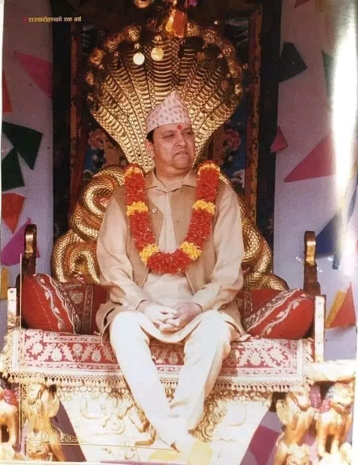 प्रचण्ड सरको शब्द सापटी लिएर साच्चै भन्ने हो भने नेपालमा गणतन्त्र ५ हजार मिलेसियाले ल्याएको हो,अब नेपालमा  राजसंस्था ल्याउनुपर्छ भन्नेको पछिल्लो संख्या 
राप्रपा संग २५०००००
राजावादी  समुह १५०००००
हिन्दु संगठन १००००००
अन्य दल र अहिले बढेको रुझान ७५०००००
अब घोषणा मात्रै बाकी छ।