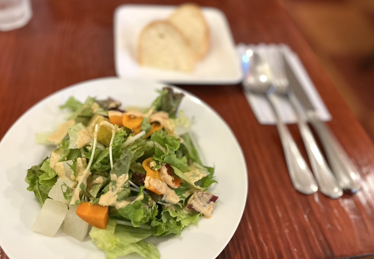 sake_kakishima's tweet photo. 🍴#神保町ランチ 🍴
#レストラン #ceppo
「山形豚肩ロース salad&coffee付」
「フルーツゼリー」
来月に迫った #神保町ブックフェスティバル のチラシをいただくついでにチェッポさんへ😉🍽️✨
炭火焼き肉がいただける人気のお店さん、まさか入店できるとは〜🙌💕
今日もめっちゃいい日♪
#神保町 https://t.co/A3sp9cBvHp