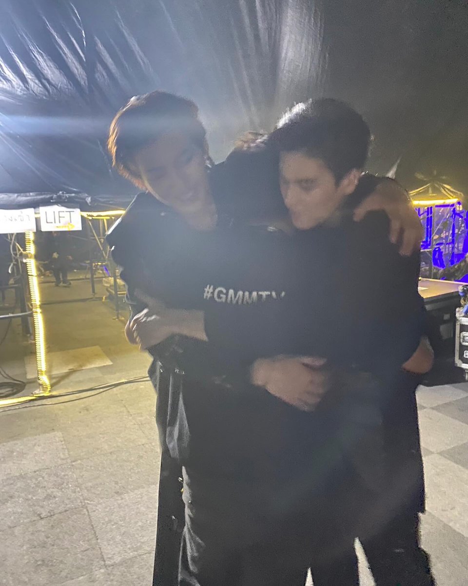 ppnaravit_home's tweet image. IG:jaojack 

เก่งขึ้นมาก หล่อขึ้นมาก พัฒนาสุดๆ ปอนด์มั่นใจในการร้อง นำเสนอการเต้นในแบบใหม่ๆ ภูวินโชว์เล่นดนตรี และสกิลทักษะภาษาอังกฤษ ภูมิใจและดีใจมากกับความสำเร็จของปอนด์และภูวินในวันนี้ ขอให้ตั้งใจกับทุกงานต่อไป และความสำเร็จอื่นๆจะตามมาแน่นอน

#GMMTVFandayinBKKxPP
#ppnaravit