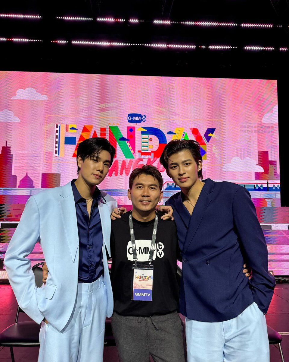 ppnaravit_home's tweet image. IG:jaojack 

เก่งขึ้นมาก หล่อขึ้นมาก พัฒนาสุดๆ ปอนด์มั่นใจในการร้อง นำเสนอการเต้นในแบบใหม่ๆ ภูวินโชว์เล่นดนตรี และสกิลทักษะภาษาอังกฤษ ภูมิใจและดีใจมากกับความสำเร็จของปอนด์และภูวินในวันนี้ ขอให้ตั้งใจกับทุกงานต่อไป และความสำเร็จอื่นๆจะตามมาแน่นอน

#GMMTVFandayinBKKxPP
#ppnaravit