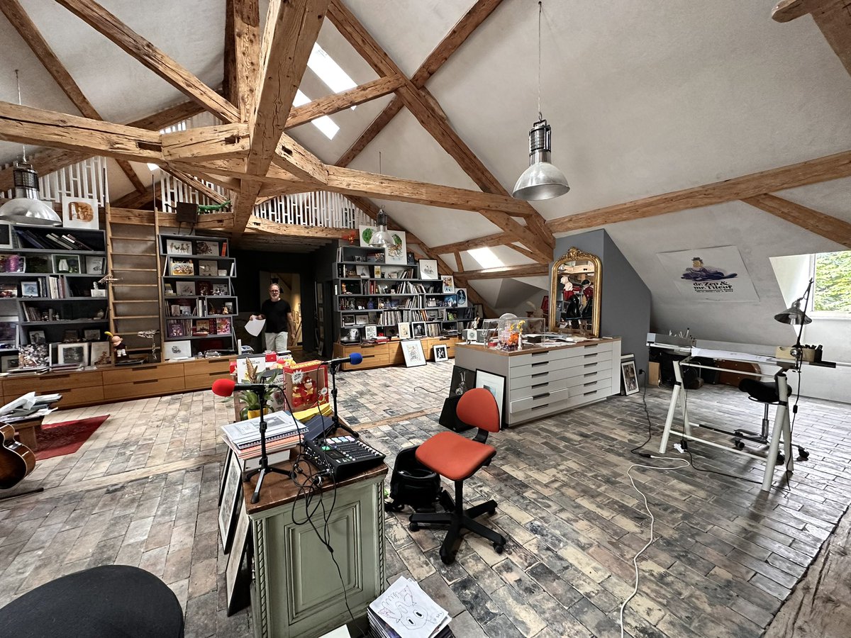 atelier_bd's tweet photo. retour dans le fantastique atelier de @Zeptheworld Deuxième épisode de son podcast Il est question de la conception d'un gag de #Titeuf, de la voix du dessin animé Titeuf  @DonaldReignoux , de #Tchô, de romans graphiques, et Sex (Happy) et de rock! @GlenatBD @Paul_Satis https://t.co/x3xv5YlBe9