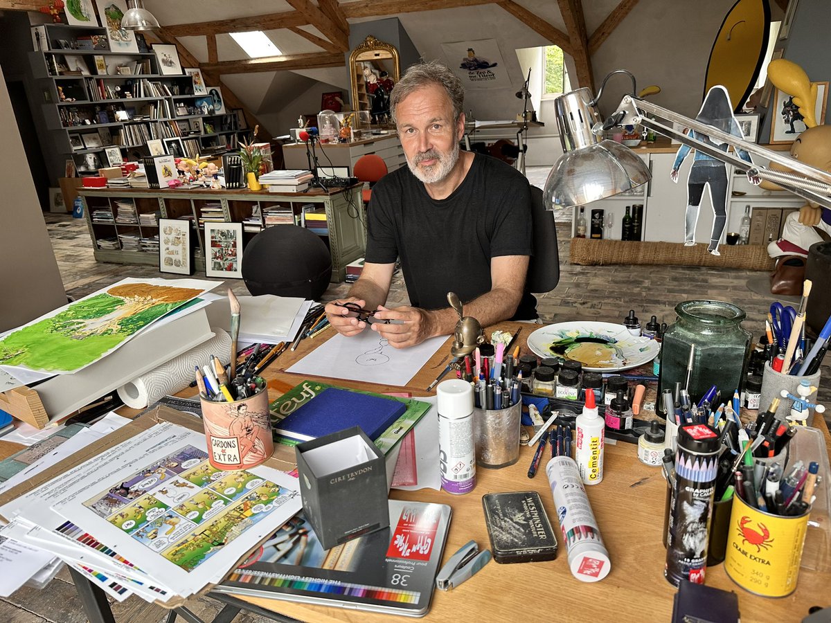 atelier_bd's tweet photo. retour dans le fantastique atelier de @Zeptheworld Deuxième épisode de son podcast Il est question de la conception d'un gag de #Titeuf, de la voix du dessin animé Titeuf  @DonaldReignoux , de #Tchô, de romans graphiques, et Sex (Happy) et de rock! @GlenatBD @Paul_Satis https://t.co/x3xv5YlBe9