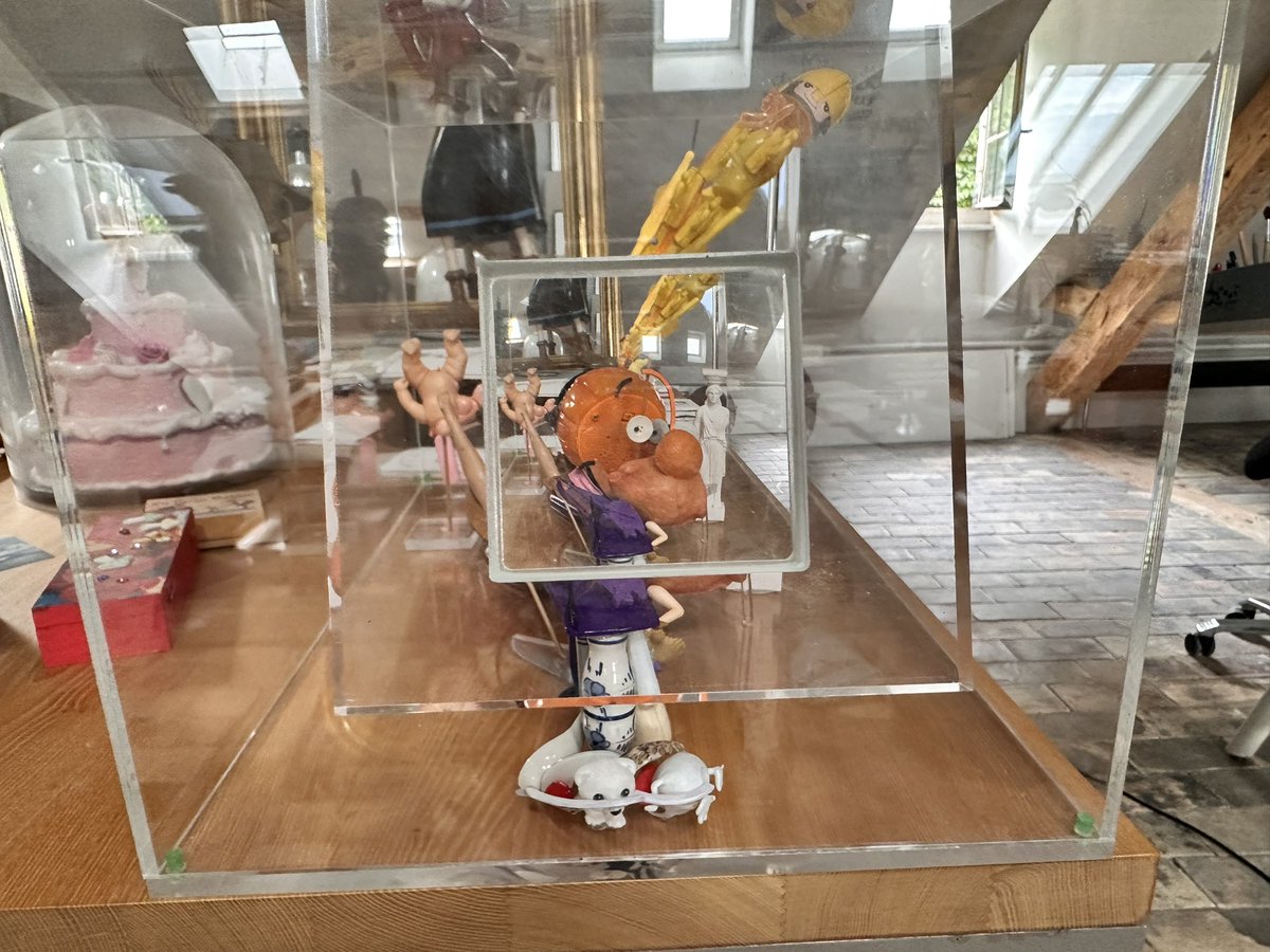 atelier_bd's tweet photo. retour dans le fantastique atelier de @Zeptheworld Deuxième épisode de son podcast Il est question de la conception d'un gag de #Titeuf, de la voix du dessin animé Titeuf  @DonaldReignoux , de #Tchô, de romans graphiques, et Sex (Happy) et de rock! @GlenatBD @Paul_Satis https://t.co/x3xv5YlBe9