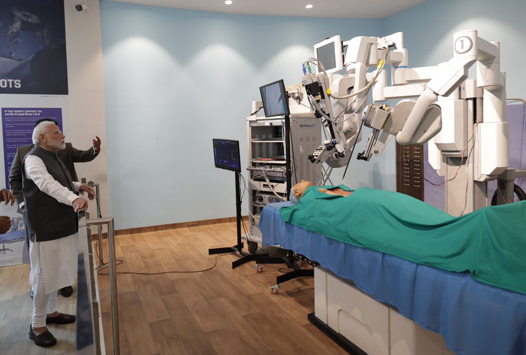 narendramodi's tweet photo. The Robotics Gallery Showcases DRDO Robots, Microbots, an Agriculture Robot, Medical Robots, Space Robot and more. Through these engaging exhibits, the transformative power of robotics in healthcare, manufacturing and everyday life is clearly visible. https://t.co/5CYkaEtvNP