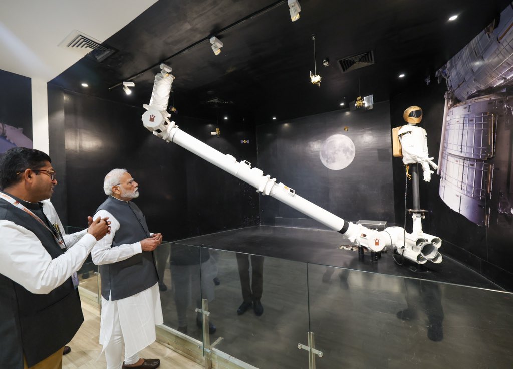 narendramodi's tweet photo. The Robotics Gallery Showcases DRDO Robots, Microbots, an Agriculture Robot, Medical Robots, Space Robot and more. Through these engaging exhibits, the transformative power of robotics in healthcare, manufacturing and everyday life is clearly visible. https://t.co/5CYkaEtvNP