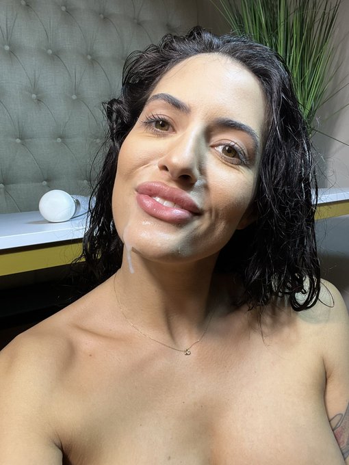 Another day, another facial ✌️😇 https://t.co/7tuQW45yxe