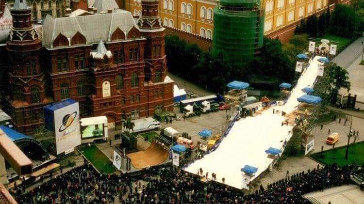 TheProdigyDaily's tweet photo. On this day, 26 years ago, @the_prodigy performed in #Moscow 🇷🇺 on the Manezhnaya Square (in some sources Red Square is indicated, but in fact it was precisely Manezhnaya Square). The show was visited by about 70 000 people! 
#musichistory #theprodigy #TheProdigy #MusicIsLife https://t.co/VPrqjHe5Nw
