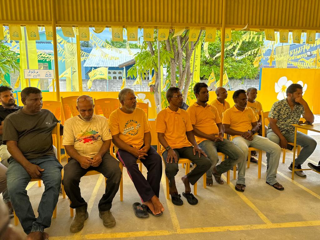 _VSSM_'s tweet photo. 📍ލ މާވަށް

މިނިސްޓަރ @AhmedMahloof އާއި ތ،ލ ކޯޑިނޭޓަރ @myfoona މާވަށު ކެމްޕޭން ޓީމާއި ބައްދަލުކުރުން.

#IbuOk
#IbuAslam2023
#UfaaverAmaanRaajje https://t.co/N91xFCDFSx