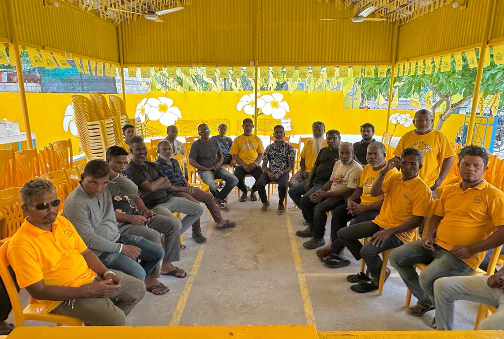 _VSSM_'s tweet photo. 📍ލ މާވަށް

މިނިސްޓަރ @AhmedMahloof އާއި ތ،ލ ކޯޑިނޭޓަރ @myfoona މާވަށު ކެމްޕޭން ޓީމާއި ބައްދަލުކުރުން.

#IbuOk
#IbuAslam2023
#UfaaverAmaanRaajje https://t.co/N91xFCDFSx