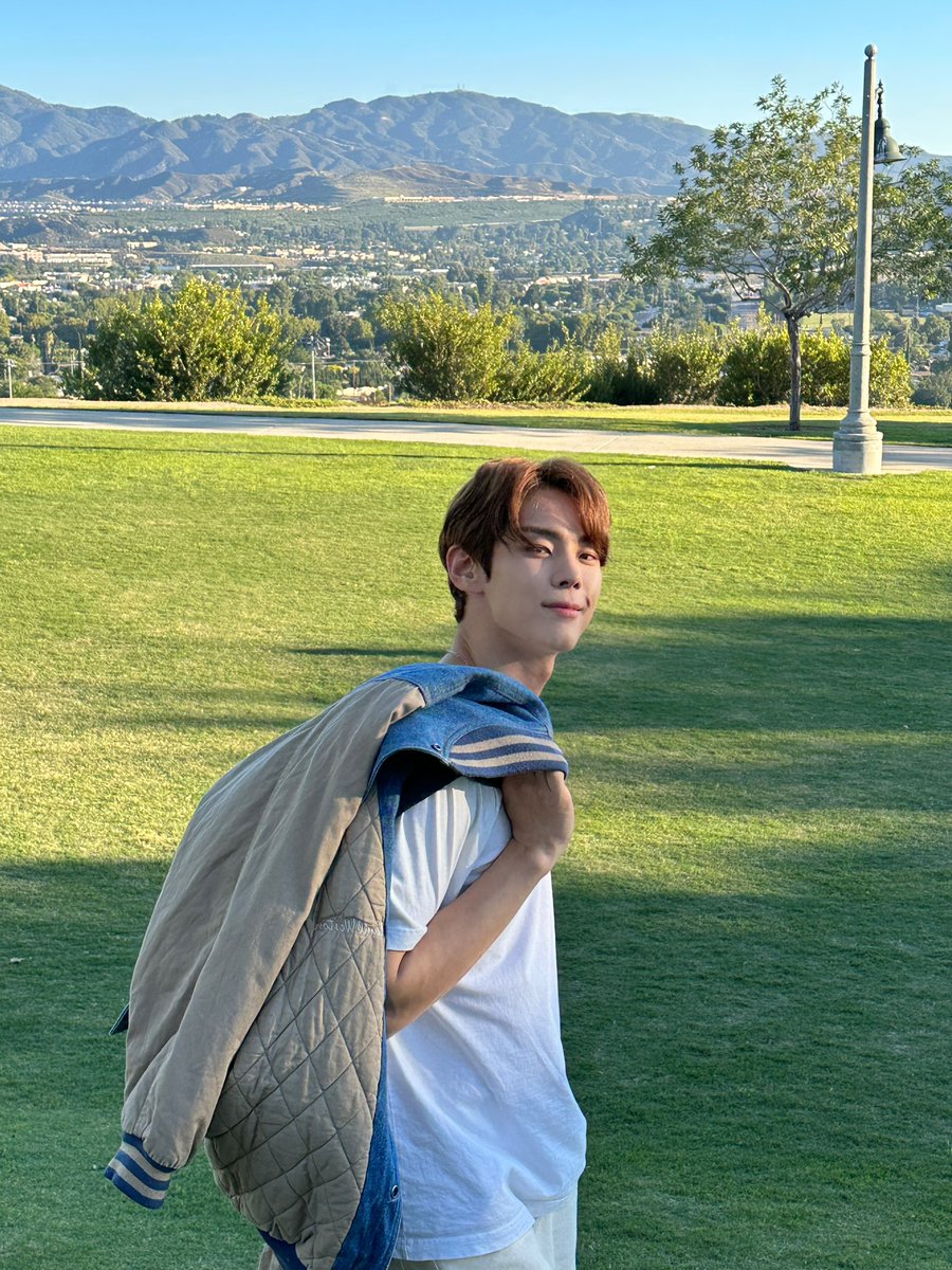 Official_Seobin's tweet photo. 윤서빈 배우가 웹드라마 <본아페티>에 
깜짝 등장 합니다!! 🤭
맛있는 로맨스 <본아페티> 속 서빈이는
지금 ‘네이버 시리즈온’과 ‘헤븐리’에서 
확인 가능 합니다! 🍽️💛

#윤서빈 #YoonSeobin 
#본아페티 #BonAppetit
#네이버시리즈온 #헤븐리 https://t.co/ASn2vHIT0A