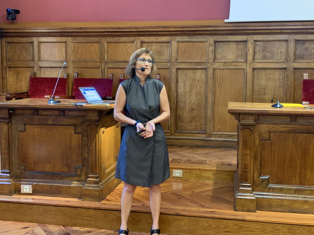 📸 L’Aula Magna ha acollit aquest migdia la inauguració del curs acadèmic 2023-2024 de la Facultat de <a href="/MatesInfoUB/">Facultat de Matemàtiques i Informàtica UB</a>.

✍🏻 La lliçó inaugural, titulada «Enginyeria de Valors Ètics», ha anat a càrrec de la professora Maite López Sánchez.