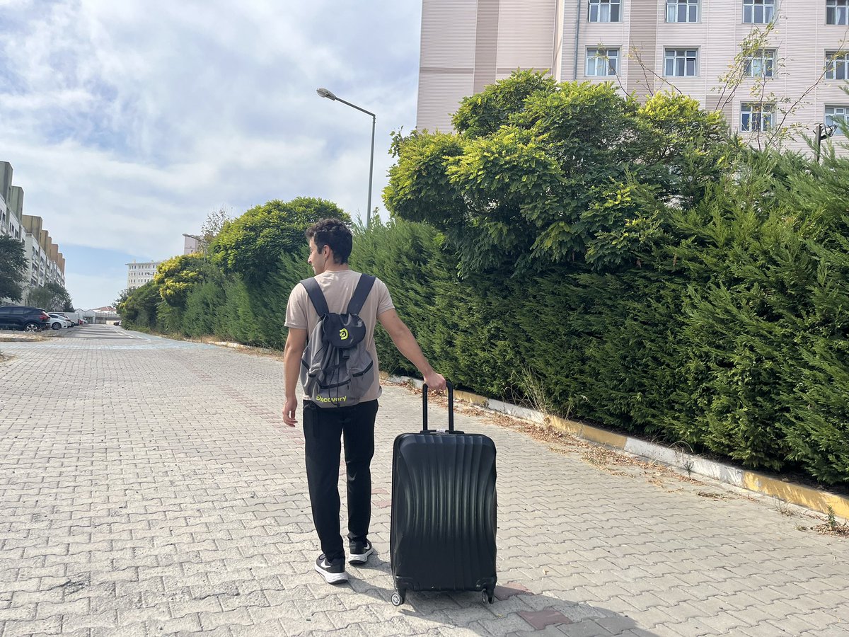 YildizEdu's tweet photo. ✨ Kampüsümüz yeni Yıldızlarla aydınlanıyor! 

Bavullarıyla geleceğin mühendisleri, sanatçıları ve liderleri aramızda... 🪴🦾

Hoş geldiniz! ⭐

#BacktoSchool23 https://t.co/MJ9pdsuRmF