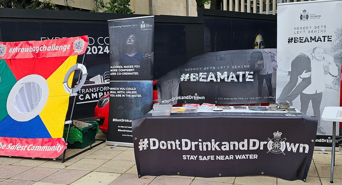joolstom's tweet photo. A Great Open Water Safety Awareness Day planned at @NorthumbriaUni #Freshersweek #Freshers #WaterSafety #DontDrinkAndDrown #BeAMate #DrowningPrevention Come and have a go at the #ThrowbagChallenge 🎯 https://t.co/HhEFa7sijV
