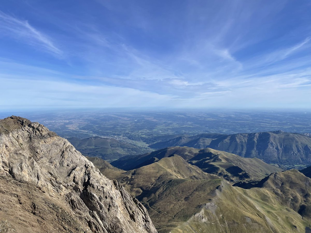 ⛰️✨ Je suis présent aujourd’hui au Pic du Midi pour le 1er congrès des Réserves de Ciel Étoilé et faire rayonner notre RICE Alpes Azur Mercantour. Culminant à 2 877 mètres, le Pic du Midi, qui nous offre un magnifique belvédère sur la chaîne des Pyrénées, est le lieu idéal