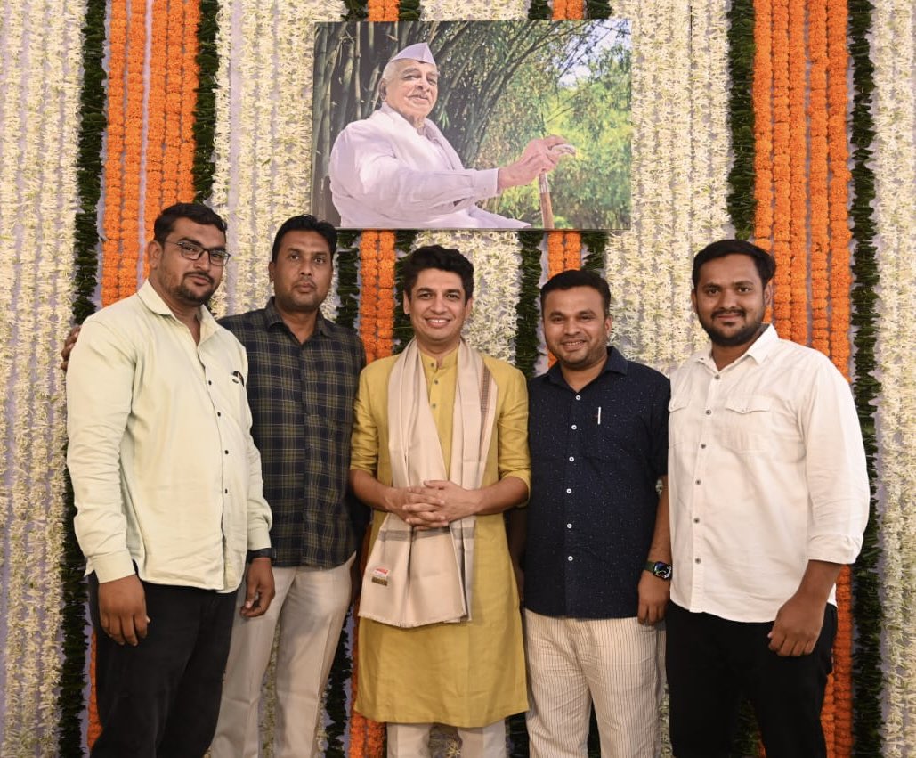 akilpatel_'s tweet photo. आज संगमनेर येथे माझे नेते व महाराष्ट्र विधानपरिषद चे आमदार माननिय सत्यजित दादा तांबे यांना वाढदिवसाच्या शुभेच्छा देतांना….!

#happybirthday
@satyajeettambe https://t.co/huJ9hk2EzS