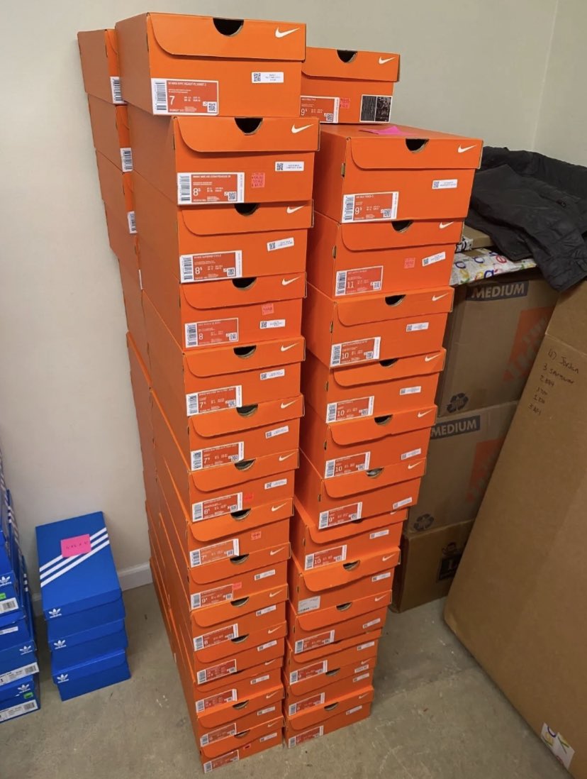 BrickyBrickss's tweet photo. rn its 13:22 and we got over 19 bricklinks already🫶🏽 We will also be adding a new (big) Feature Today! 🧱 https://t.co/8dfOgbj1jr
