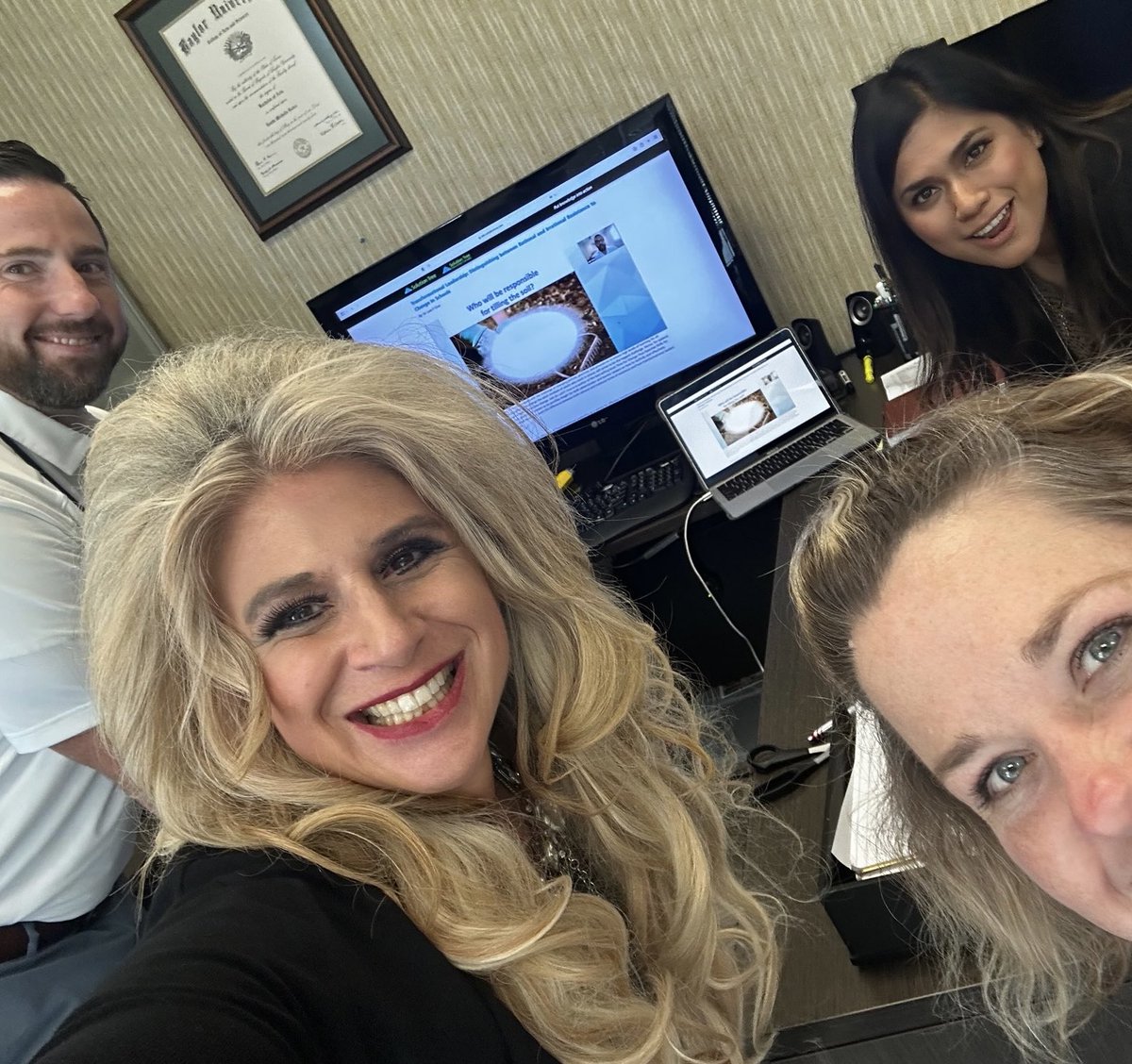 CindyHart78's tweet photo. North Campus Administrators, together, becoming Transformational Leaders 💪🏼 ⁦@DPISD_North⁩ ⁦@SolutionTree⁩ ⁦@lcruzconsulting⁩ https://t.co/s2A9Ml29ha