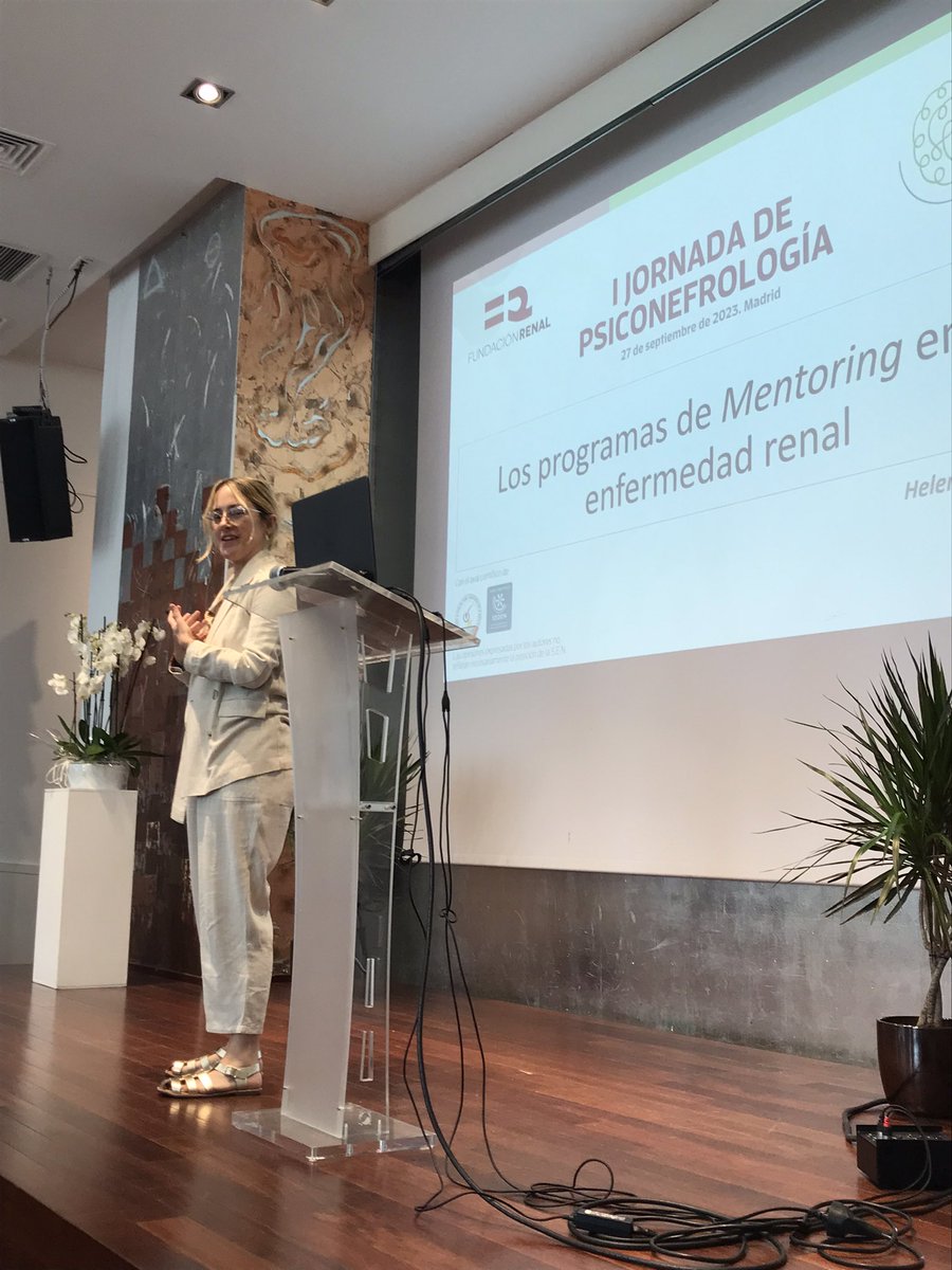 sonpsicodoc's tweet image. La más nombrada de la jornada, un ejemplo, hablando de mentoring @LlanaHelena @friat_es