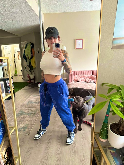 Hi, moanin. https://t.co/rqSbLZ3tJh