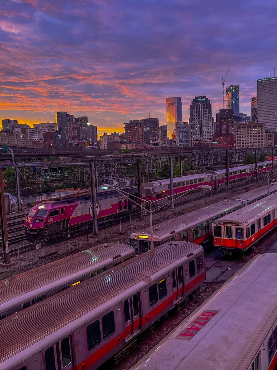 berkie1's tweet image. It’s easy to crack jokes at the MBTA’s expense but important to remember nearly 800,000 people rely on it daily for work, school, apts, social lives etc. 

Without it, this regions economy collapses.

Even if you never step foot on it, you should be screaming for its repair.