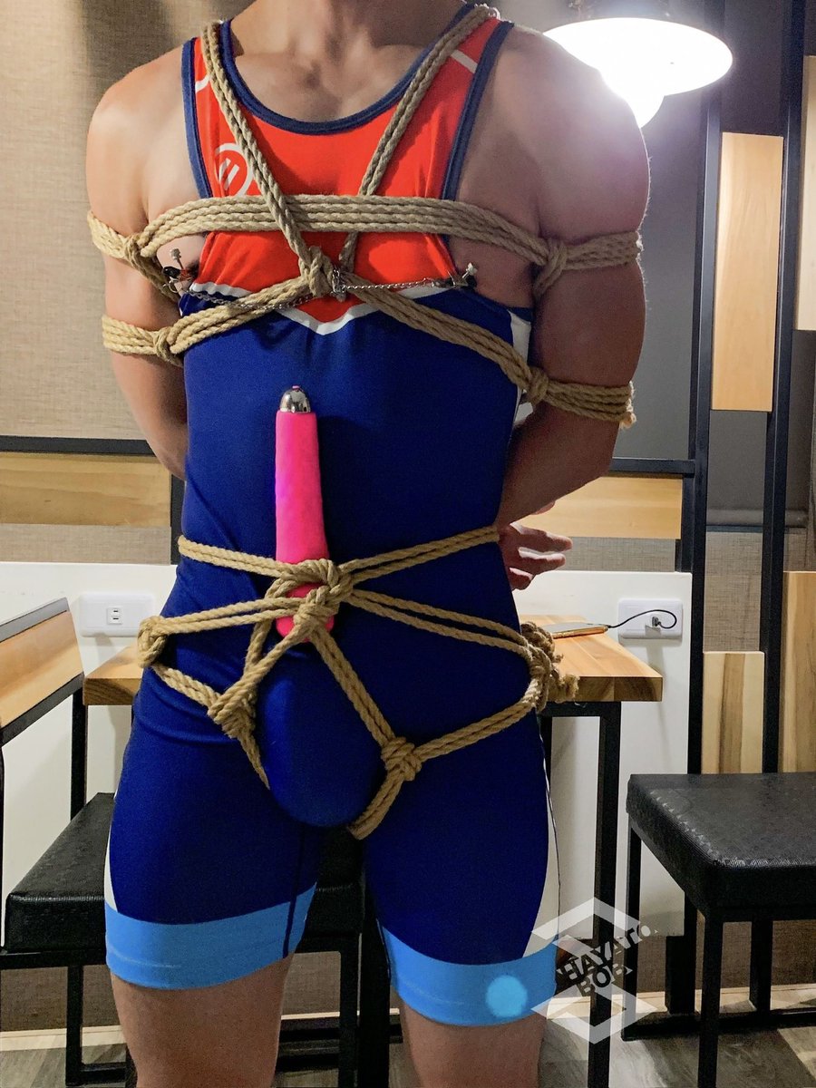 HayatoBob's tweet photo. 最後幾張照片了，再來又要休息幾年才重新綁呢😅

#男子緊縛 #wrestling #socks @youngbear1116 https://t.co/AdeZVSxKA0