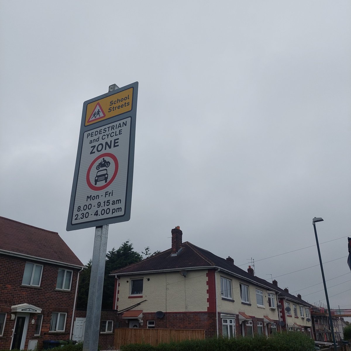 Go_smarterNE's tweet photo. Great to get along to the launch of @STyne_Council @SustransNorth 2 new school streets last week. Some really positive changes to encourage more active travel to school. https://t.co/n71g9YjQnG