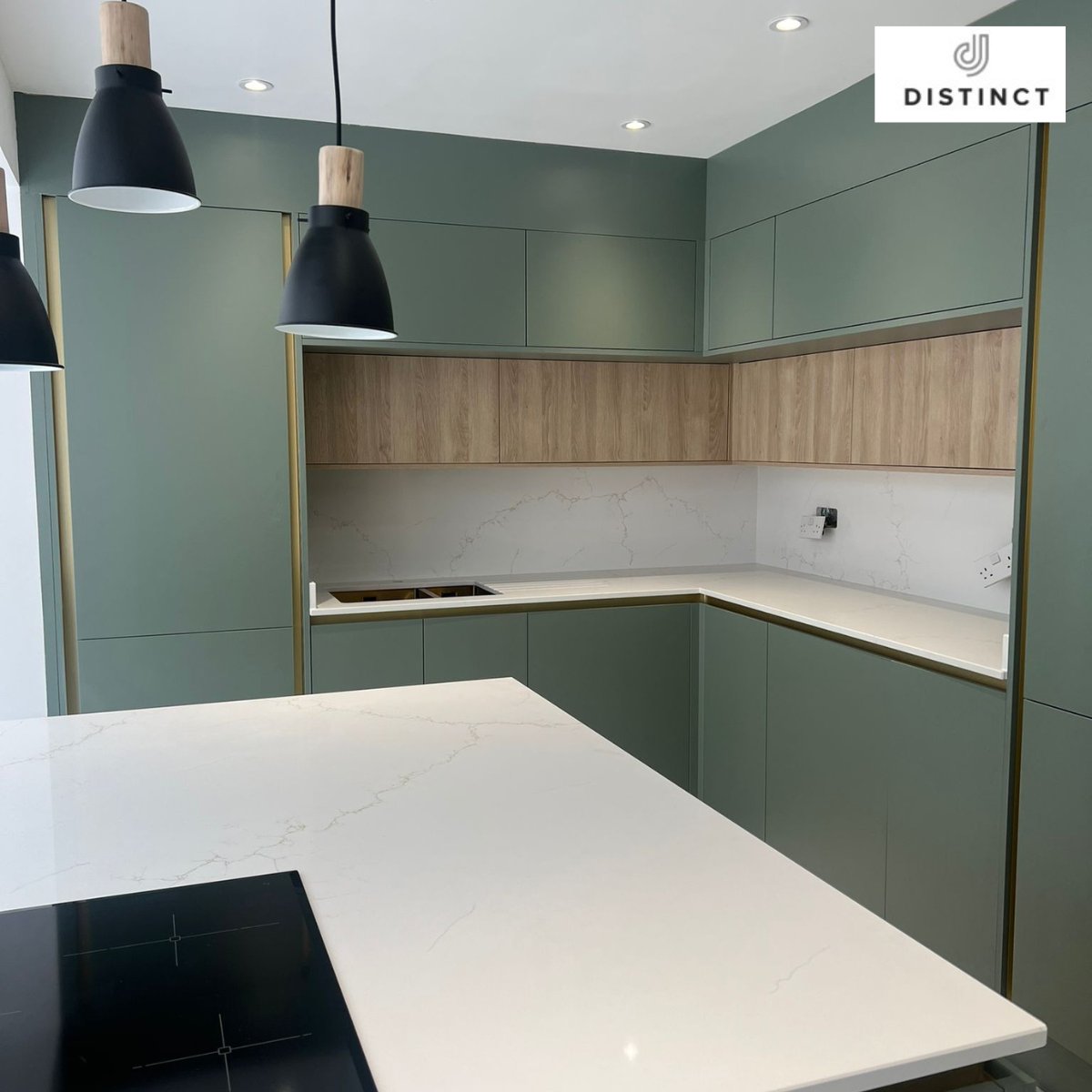 distinctworktop's tweet photo. Quartz worktop fitted with full splashbacks to this beautiful kitchen.

Contact James &amp; Luke if you are thinking of adding solid worktops to your kitchen project.

https://t.co/HBWCUtLcQ7

#worktops #quartzworktops #graniteworktops #kitchenworktops #worktopreviews https://t.co/0vZ4stuU5T