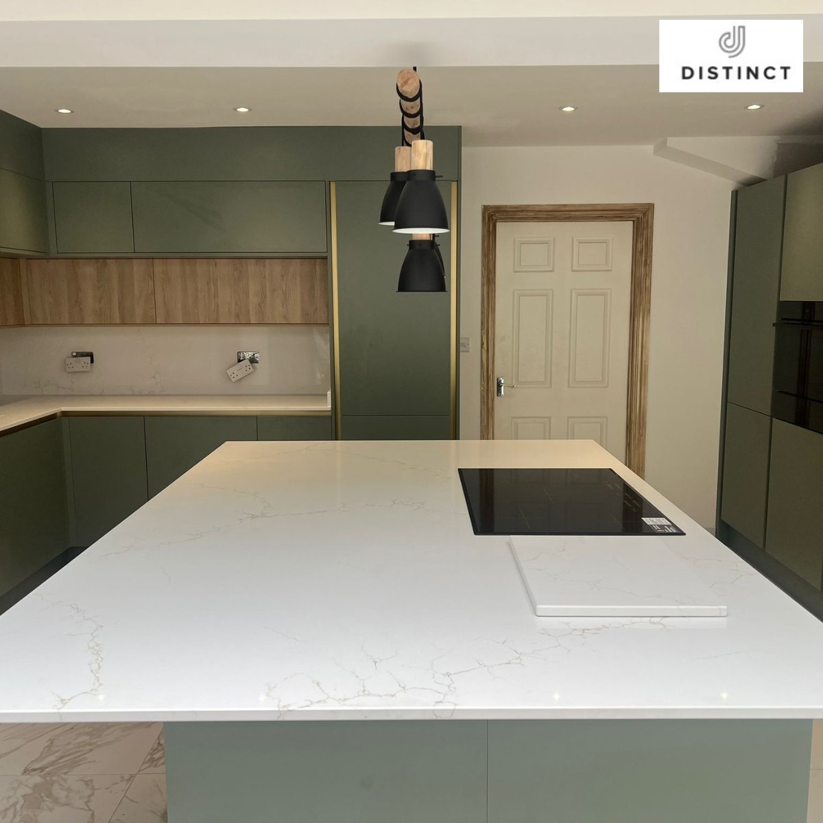 distinctworktop's tweet photo. Quartz worktop fitted with full splashbacks to this beautiful kitchen.

Contact James &amp; Luke if you are thinking of adding solid worktops to your kitchen project.

https://t.co/HBWCUtLcQ7

#worktops #quartzworktops #graniteworktops #kitchenworktops #worktopreviews https://t.co/0vZ4stuU5T