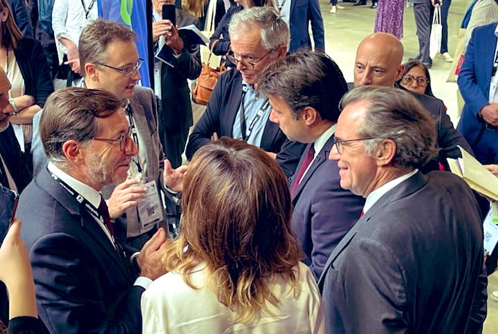Pierre Guelman (@pguelman) on Twitter photo #CongresRegions2023 | <a href="/CaroleDelga/">Carole Delga</a>, Loïg Chesnais-Girard, <a href="/RenaudMuselier/">Renaud Muselier</a> avec <a href="/enedis/">Enedis</a> pour évoquer l'intégration des #EnR, l'électrification des quais, la mesure régionale de la #sobriété... des sujets de forte mobilisation pour les régions ! #CongresRegions2023 | <a href="/CaroleDelga/">Carole Delga</a>, Loïg Chesnais-Girard, <a href="/RenaudMuselier/">Renaud Muselier</a> avec <a href="/enedis/">Enedis</a> pour évoquer l'intégration des #EnR, l'électrification des quais, la mesure régionale de la #sobriété... des sujets de forte mobilisation pour les régions !